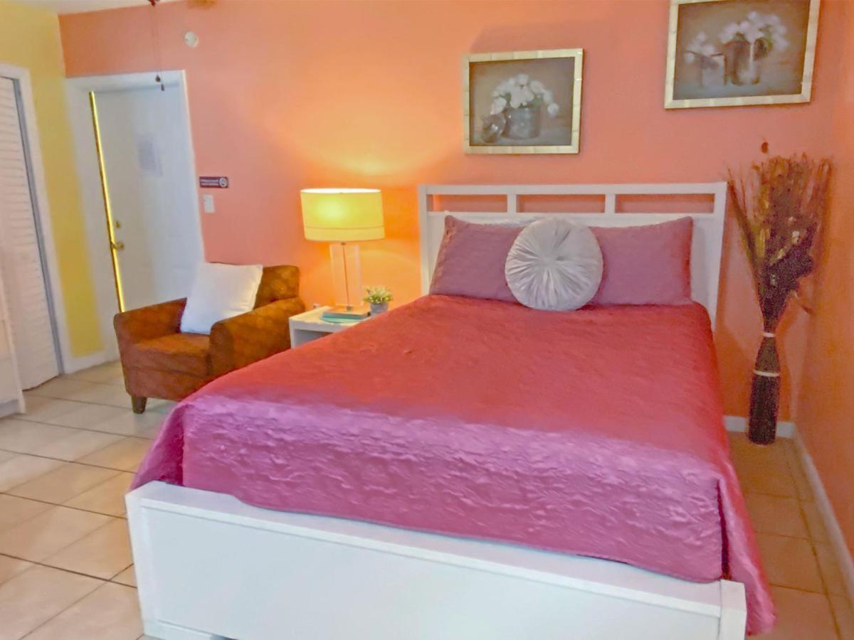 Bella Sirena Inn St. Pete Beach Eksteriør bilde